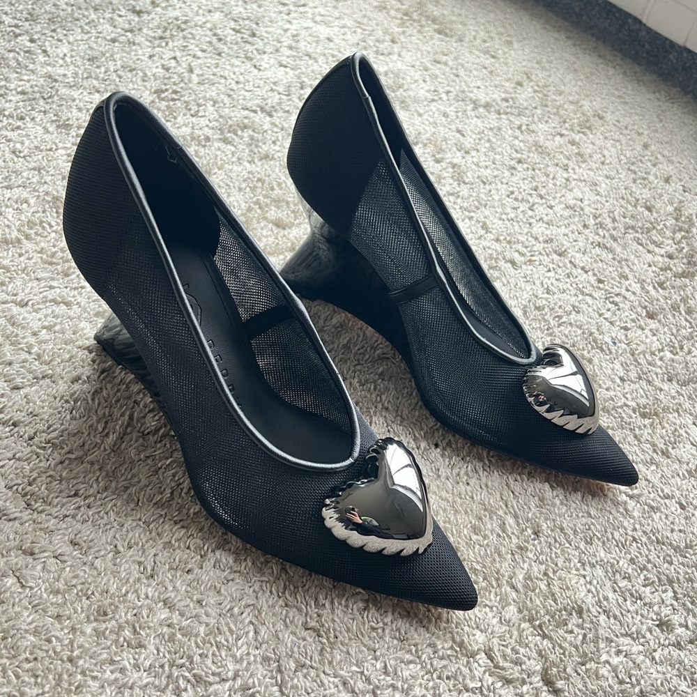 Katy Perry. New without tags. Size 8. Black Heels with Silver Heart - Picture 6 of 6